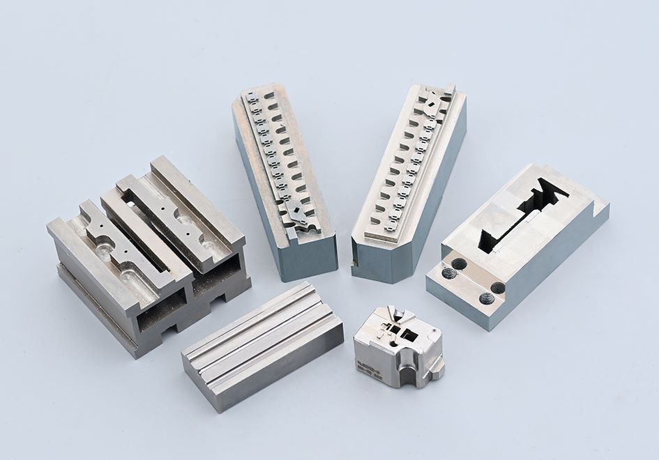 Kích thước chất lượng gia công khuôn lõi của XP Mold là gì?